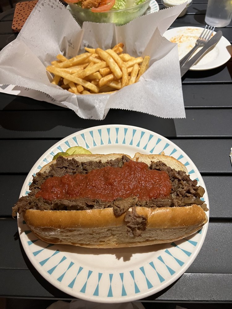 Social spots from Machs Gute Pub and Grille