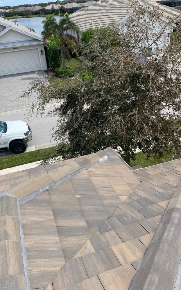 Slide of R4 Roofing and Reconstruction