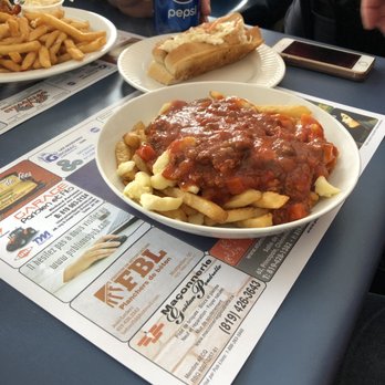 Restaurant Madorick - Poutine italienne et hot Dog all-dressed - Breakfast & Brunch Near Me - Duhamel, Quebec