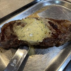 Eaton Pub & Grille & Charlotte Brewing - 12 oz . Hand - Cut New York Strip
