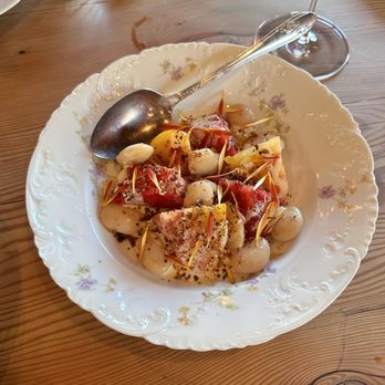 Hiyu Wine Farm - Tomatoes with Gigante Beans & Aioli - Wine Tasting Room Near Me - Hood River, Oregon Hiyu Wine Farm - Tomatoes with Gigante Beans & Aioli - Wine Tasting Room Near Me - Hood River, Oregon
