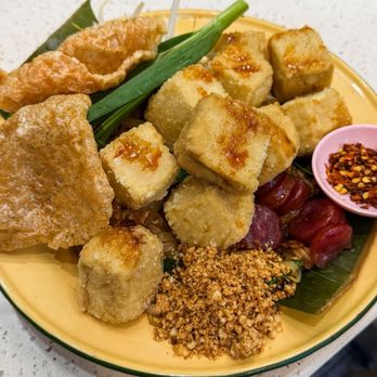 Thaim - Pad Thai topped with fried tofu and I added Thai pork sausage. - Thai Near Me - Pasadena, California Thaim - Pad Thai topped with fried tofu and I added Thai pork sausage. - Thai Near Me - Pasadena, California