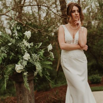 FERN Floral Studio - Bride with white and green modern wedding arrangement - Floral Designers Near Me FERN Floral Studio - Bride with white and green modern wedding arrangement - Floral Designers Near Me