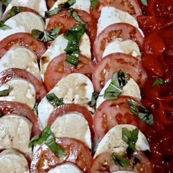 Fratelli's Pizzeria - Roasted Peppers, Fresh Mozzarella and Tomatoes