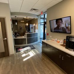IU Health Urgent Care - Downtown Indianapolis - Waiting room and front desk