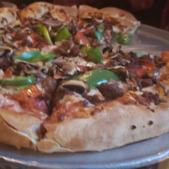 Hernando's Pizza Pub - Supreme - Pizza Near Me - Winter Park, Colorado Hernando's Pizza Pub - Supreme - Pizza Near Me - Winter Park, Colorado