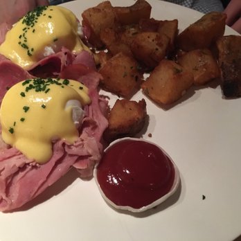 ABC Kitchen - Eggs Benedict with Flying Pigs Farm Ham - Breakfast & Brunch Near Me - New York, New York