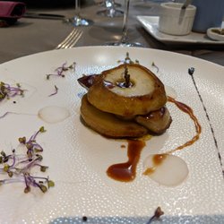 Au Lavoir - Warm fois gras between caramelized pears.