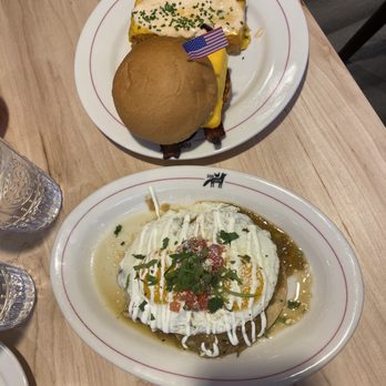 Fox And The Hen - Breakfast Sandwich with hash brown and beat Bobby flay 10/10!!!!! - Breakfast & Brunch Near Me - Denver, Colorado Fox And The Hen - Breakfast Sandwich with hash brown and beat Bobby flay 10/10!!!!! - Breakfast & Brunch Near Me - Denver, Colorado