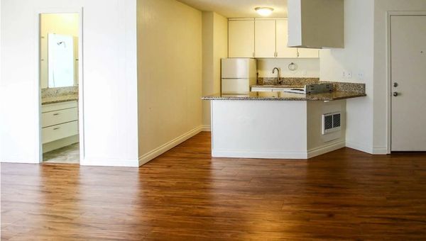 HUNTINGTON GARDENS - 29 Photos & 28 Reviews - Apartments - 4901 Heil