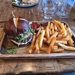 Palos Verdes Wine Club - Burger was great