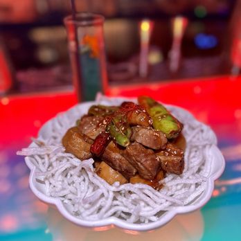 Noflex - a plate of food on a table - Lounges Near Me - New York, New York