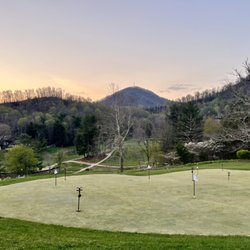 Springdale Country Club - Baby Spasm putting course