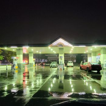 Irwin Shell Brushless Car Wash - Big wide islands, on a rainy night - Gas Stations Near Me - San Rafael, California