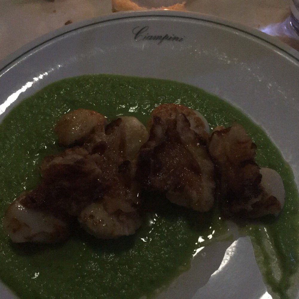 Scallops with bacon and pea purée! Wonderful Scallops with bacon and pea purée! Wonderful