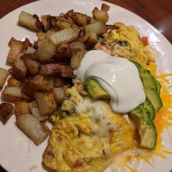 Yosemite Falls Cafe - California omelette minus peppers n onions on my country potatoes - American Near Me - Clovis, California