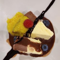 El Coro - Two flavours of ice with some fresh fruit