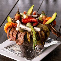 Cabo Grill - Molcajete Mar y Tierra
