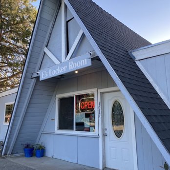 E's Locker Room - the front of the building - Pizza Near Me - Red Bluff, California