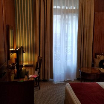 Hotel Franklin Roosevelt - View from the door. - Hotels Near Me - Paris, 75