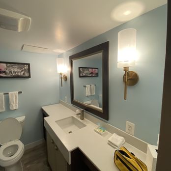 The Kenilworth - Hotel bathroom inside minus yellow bag - Hotels Near Me - Kenilworth, New Jersey The Kenilworth - Hotel bathroom inside minus yellow bag - Hotels Near Me - Kenilworth, New Jersey