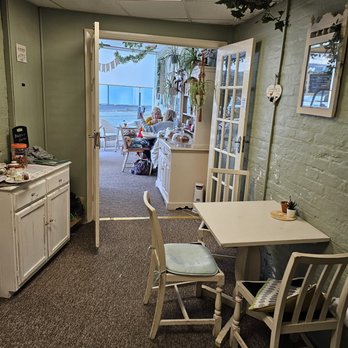 Cinders - Inside restaurant - Tea Rooms Near Me - Shanklin, IOW