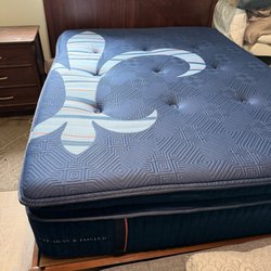 Furniture Design Center - See the indentation at left side of bed?