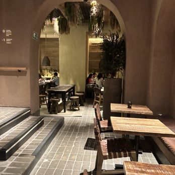 Honest Greens - Interior on Gran Via - Breakfast & Brunch Near Me - Madrid, M