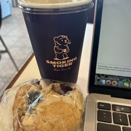 Blueberry scone & Tiger Latte / 타이거 라떼