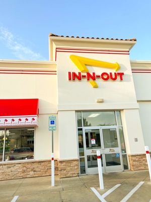 In-N-Out Burger by null