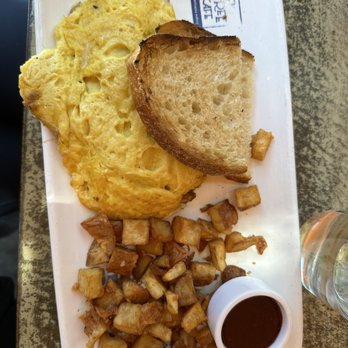 Fig Tree Cafe - Italian Plant-Based Omelet with sourdough toast - Breakfast & Brunch Near Me - San Diego, California