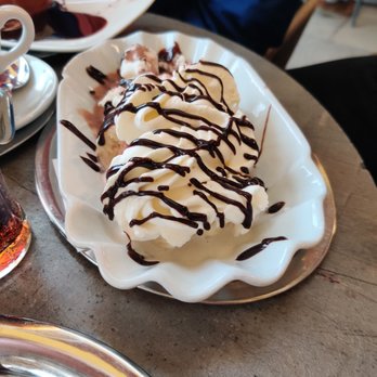 Eissalon am Schwedenplatz - Banana split - Ice Cream & Frozen Yogurt Near Me - Vienna, 9