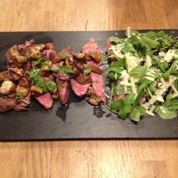 Crapa Pelata - Tagliata de entrecotte (350 gr) de ternera de primera calidad a la plancha, con crema de funghi porcini y rúcula fresca - Italian Near Me - Valencia, V Crapa Pelata - Tagliata de entrecotte (350 gr) de ternera de primera calidad a la plancha, con crema de funghi porcini y rúcula fresca - Italian Near Me - Valencia, V