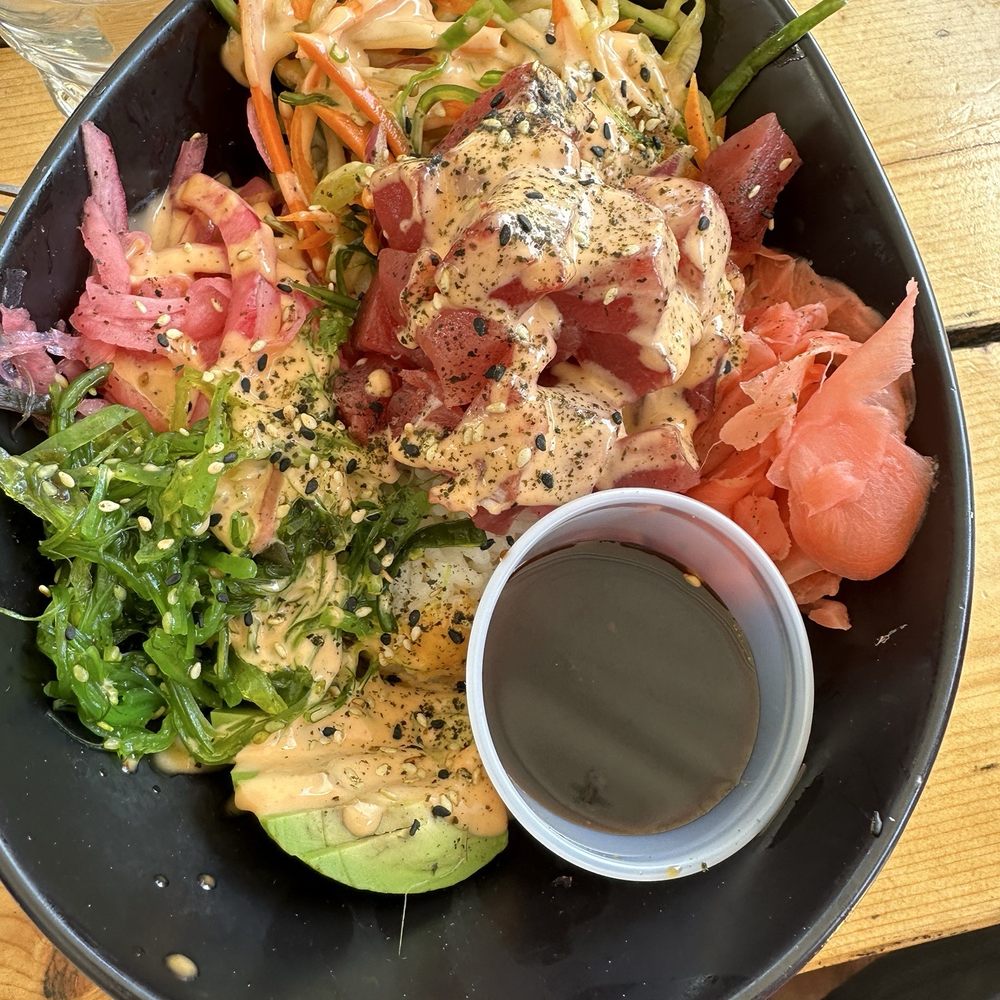 Tuna poke bowl