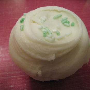 Billy's Bakery - Vanilla Frosting on Chocolate Sponge - Bakeries Near Me - New York, New York Billy's Bakery - Vanilla Frosting on Chocolate Sponge - Bakeries Near Me - New York, New York