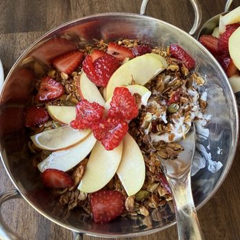 The Dutchess - Granola - Cafes Near Me - Ojai, California