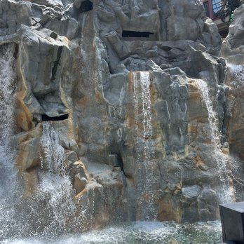 Mystic Falls Park - Picture of the Mystic Falls inside the atrium at Sam's Town Casino - Performing Arts Near Me - Las Vegas, Nevada