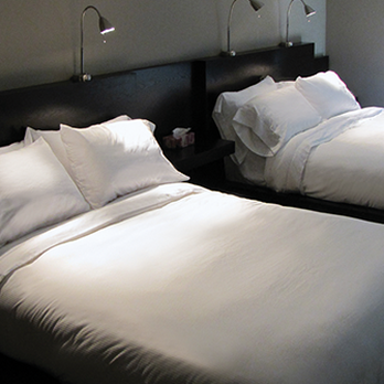 Hotel St - Germain - Chambre à 2 lits Queen. - Hotels Near Me - Rimouski, Quebec