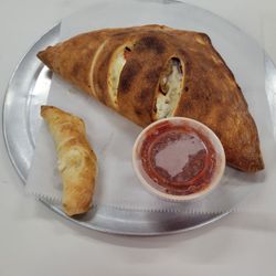 Gianni's Pizza - Meat calzone