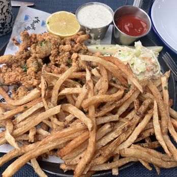 Shark Bar - Fried belly clams and fries - Cocktail Bars Near Me - Montauk, New York Shark Bar - Fried belly clams and fries - Cocktail Bars Near Me - Montauk, New York