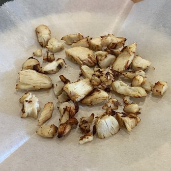 Round Table Pizza - My grilled chicken bits that I was served... that's exactly the amount you receive - Pizza Near Me - Garden Grove, California
