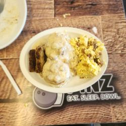 PINZ - Dell Rapids - We visited on a Sunday for the all you can eat Sunday brunch!