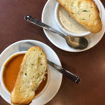 Marketplace Café at Nordstrom - Clam chowder & tomato soup with the crustini - Cafes Near Me - Troy, Michigan