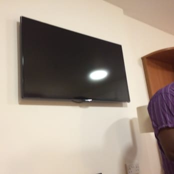 Premier Inn - Big TV on wall - Hotels Near Me - London, XGL