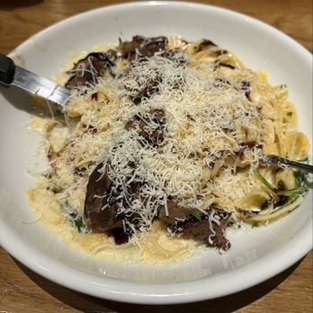 Olive Garden Italian Restaurant - Steak Gorgonzola Alfredo - Italian Near Me - Des Moines, Iowa Olive Garden Italian Restaurant - Steak Gorgonzola Alfredo - Italian Near Me - Des Moines, Iowa