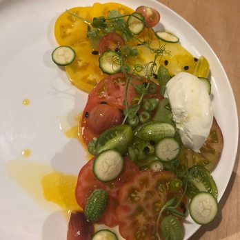 Estela - Heirloom tomato with goat cheese and passionfruit vinaigrette - Caribbean Near Me - Rincón, Puerto Rico