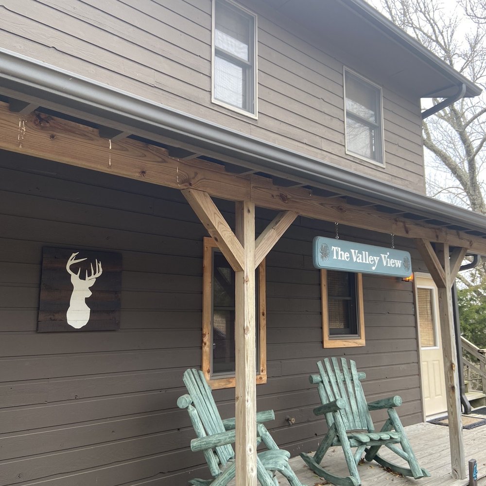 Arkansas White River Cabins - Front of cabin - Vacation Rentals Near Me - Eureka Springs, Arkansas
