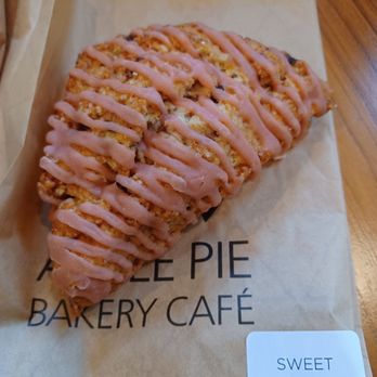 Apple Pie Bakery Café - Bakeries Near Me - Hyde Park, New York