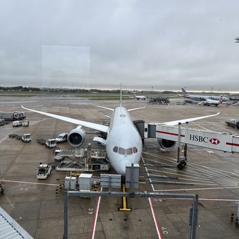 Heathrow Airport - American Airlines parked at heathrow terminal 3 - Airports Near Me - Hounslow, XGL
