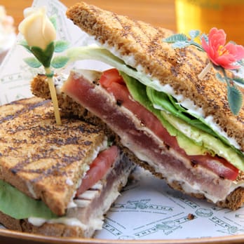 Kua 'Aina - Seared Ahi Tuna Steak on wholemeal (flowers not included!) - Hawaiian Near Me - London, XGL